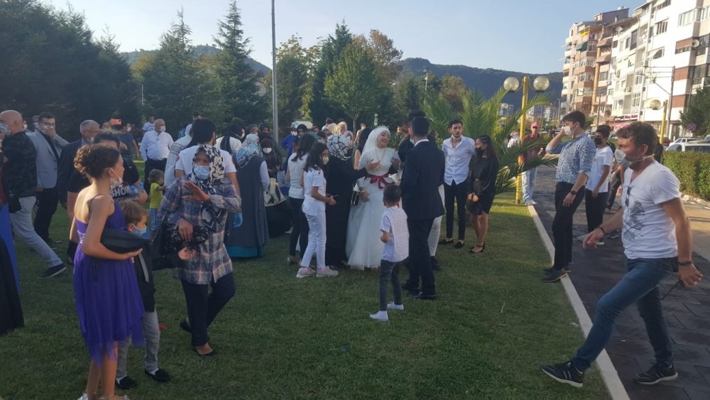 Nikahtan çıktı cipiyle fotoğraf çektirenlerin arasına girdi: 2 yaralı