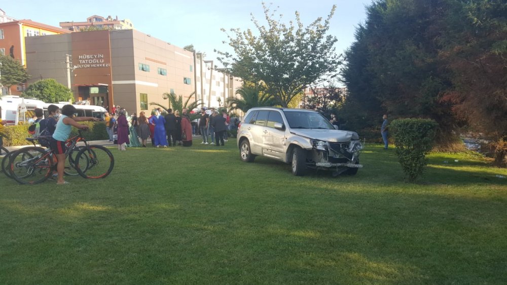 Nikahtan çıktı cipiyle fotoğraf çektirenlerin arasına girdi: 2 yaralı