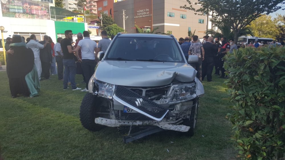 Nikahtan çıktı cipiyle fotoğraf çektirenlerin arasına girdi: 2 yaralı
