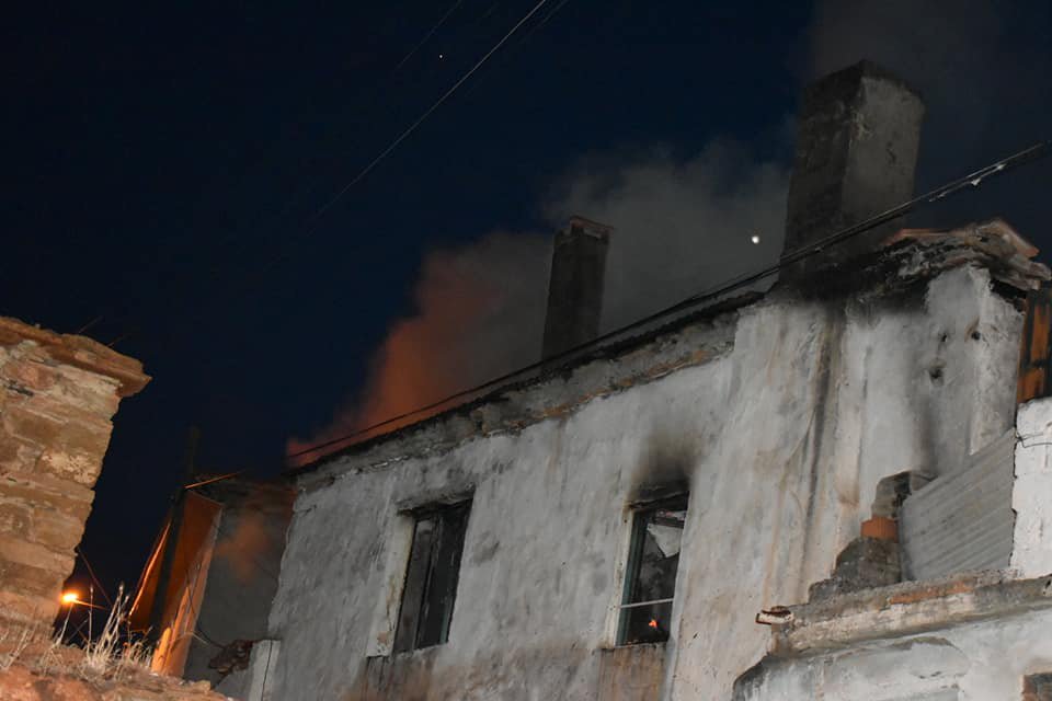 Aydın'da 2 katlı ahşap evde yangın: 3 yaralı