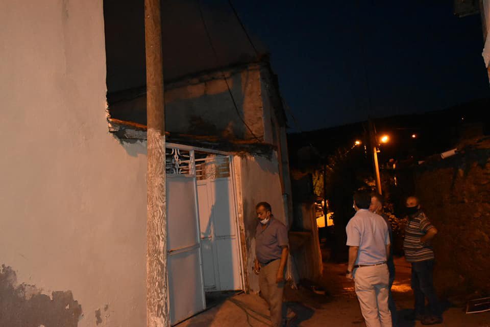 Aydın'da 2 katlı ahşap evde yangın: 3 yaralı