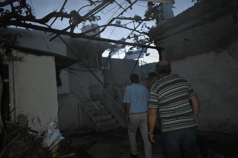 Aydın'da 2 katlı ahşap evde yangın: 3 yaralı