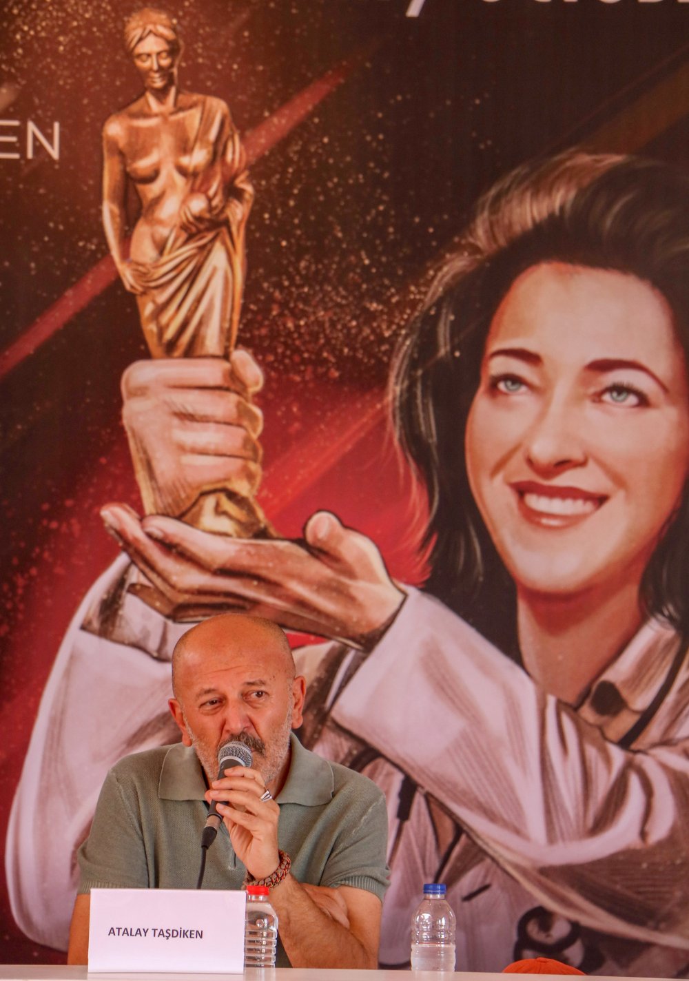 Yönetmen Taşdiken: Çevrim içi festivallerin festival olduğunu düşünmüyorum