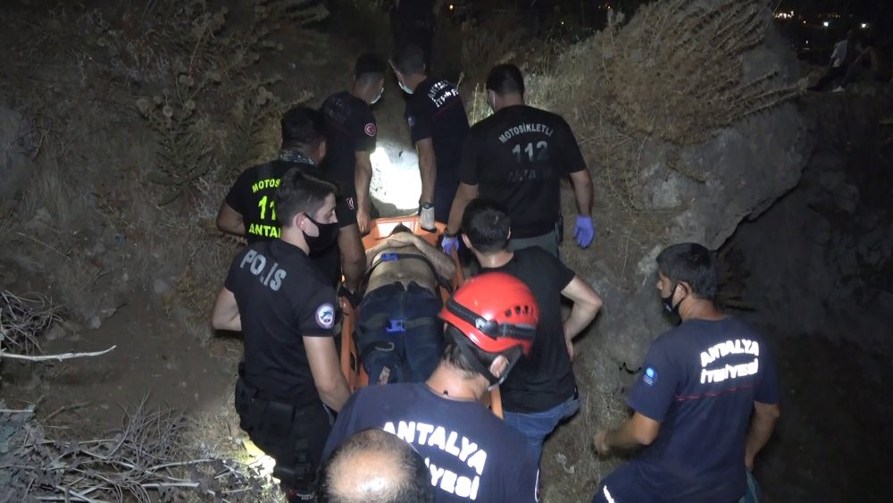 Falezlerden düşen genç, 500 metre taşınarak kurtarıldı