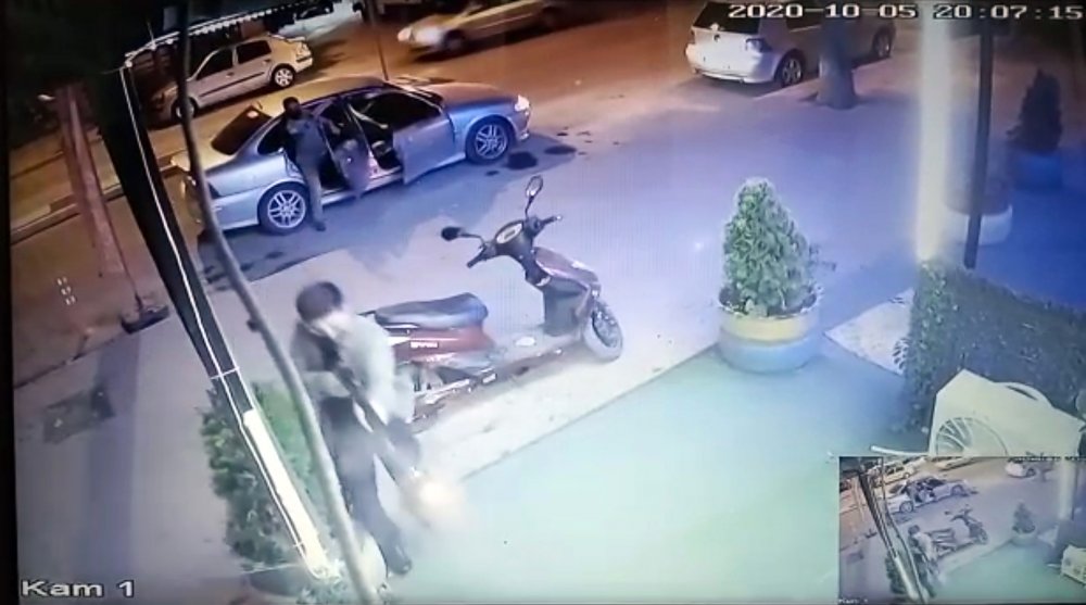 Karaman'da 3 kişinin yaralandığı silahlı saldırı anı güvenlik kamerasına yansıdı
