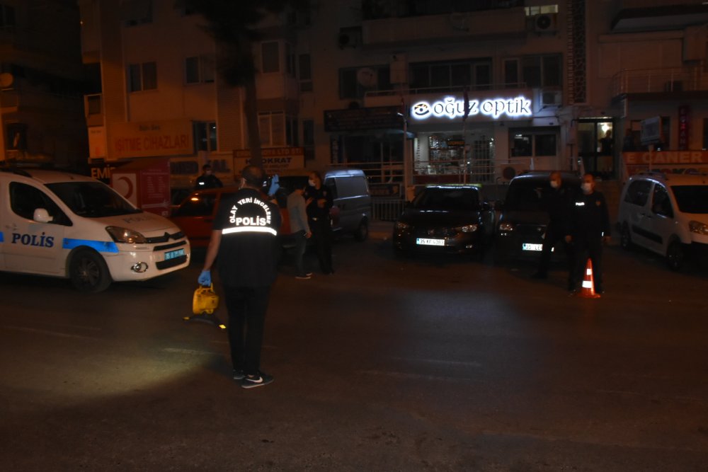 Arızalı telefon alışverişi silahlı kavgaya dönüştü: 3 yaralı