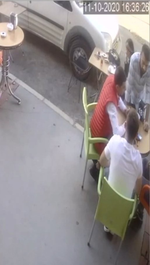 Arızalı telefon alışverişi silahlı kavgaya dönüştü: 3 yaralı