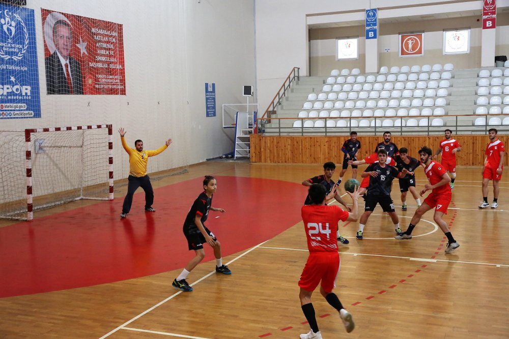 Ümraniye Belediyesi Hentbol Takımı İkinci Lige yükseldi