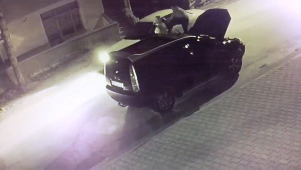 Arızalanan araçları için yardım isteyip, saldırdılar