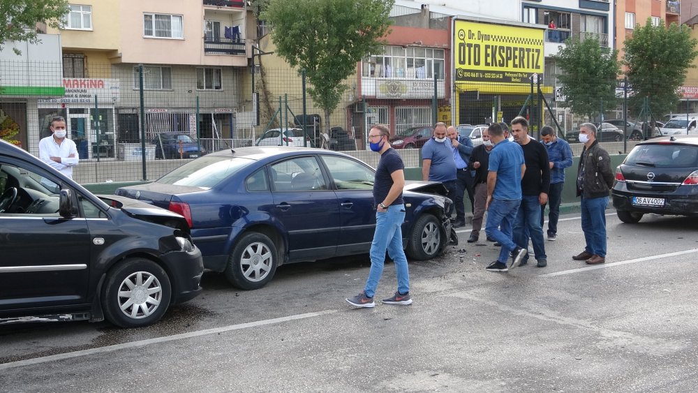 Bursa'da 8 aracın karıştığı zincirleme kaza