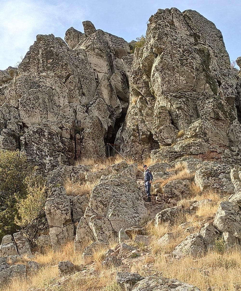 Manisa'da, kaçak kazı yapan 4 şüpheliye suçüstü