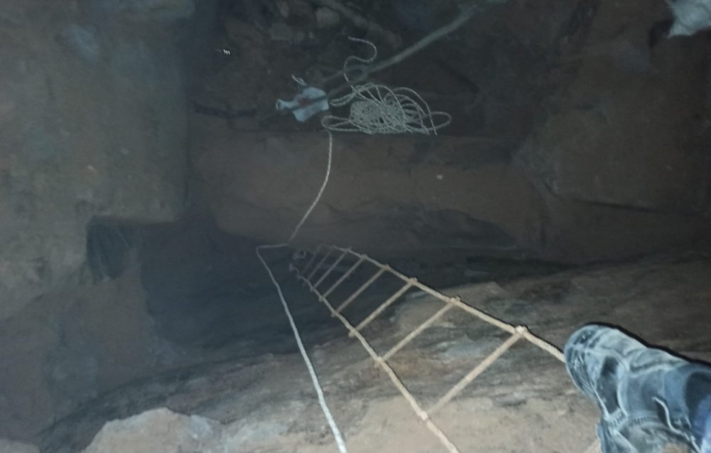 Manisa'da, kaçak kazı yapan 4 şüpheliye suçüstü