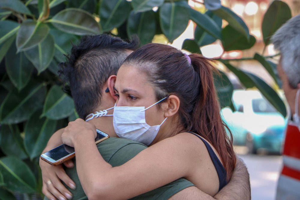 Mobilya atölyesi ve deposu alev alev yandı