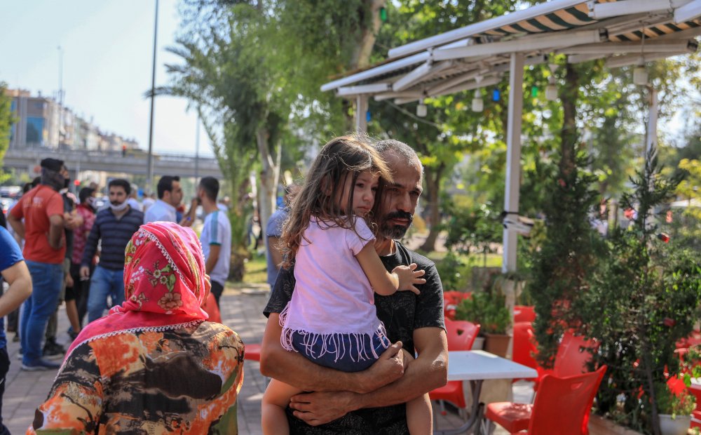 Mobilya atölyesi ve deposu alev alev yandı