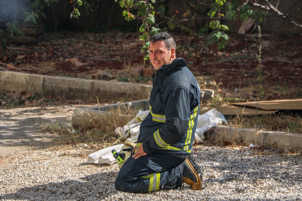 Mobilya atölyesi ve deposu alev alev yandı