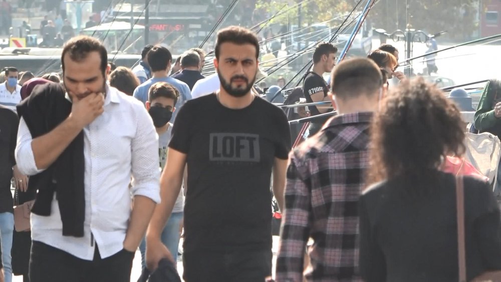 Taksim ve İstiklal Caddesi'nde kalabalık dikkat çekti