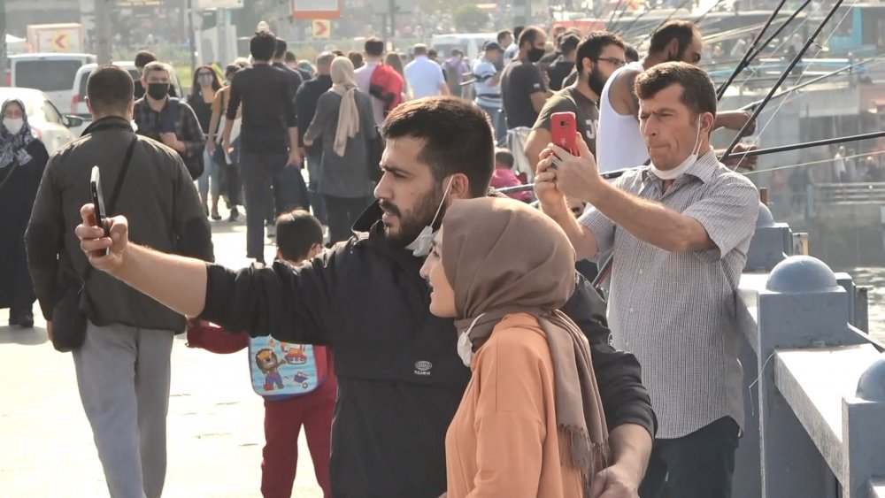Taksim ve İstiklal Caddesi'nde kalabalık dikkat çekti
