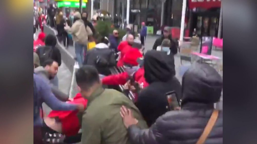 ABD’de Trump destekçileri ile karşıtları arasında kavga