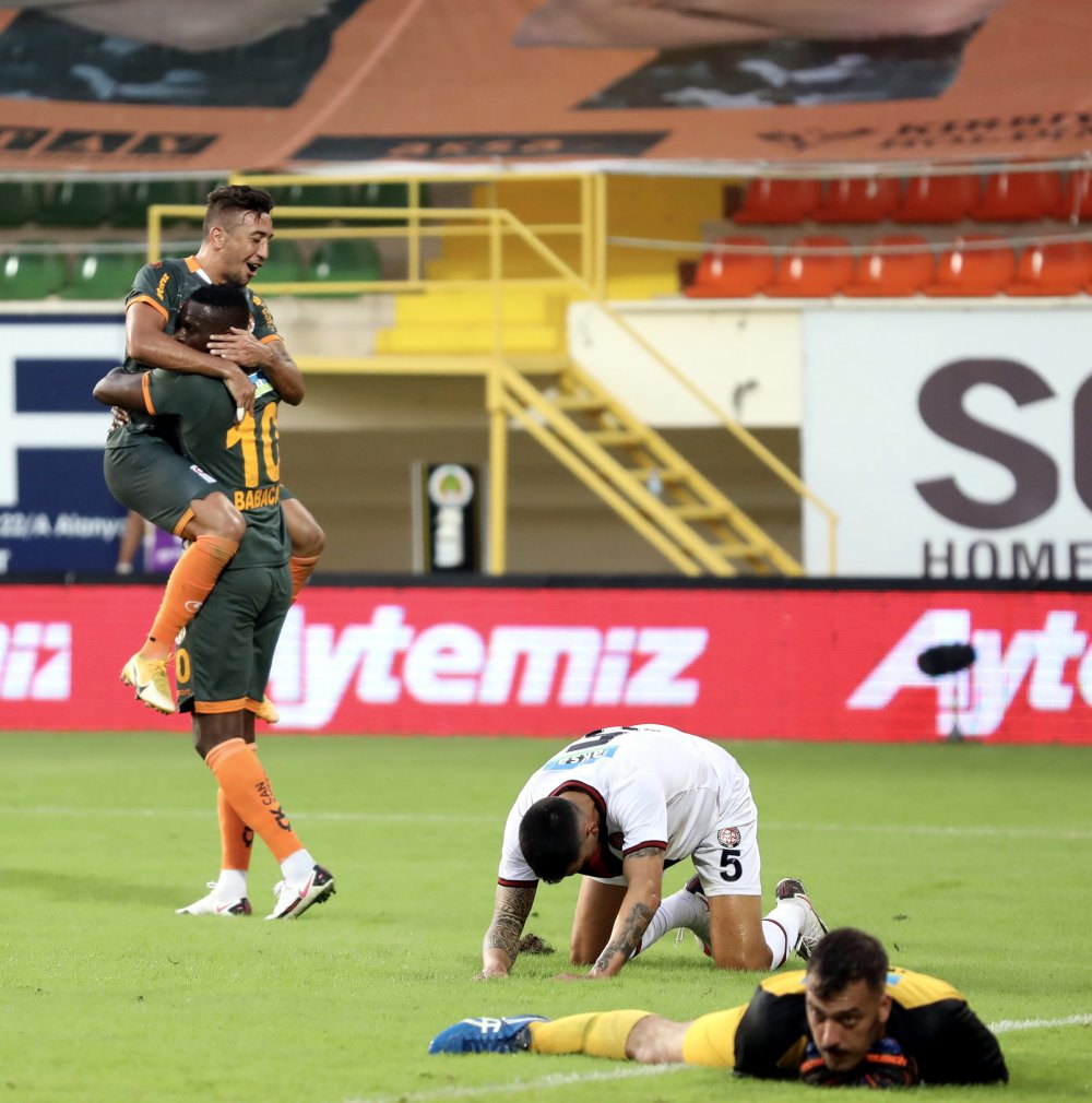 Aytemiz Alanyaspor liderliği bırakmadı