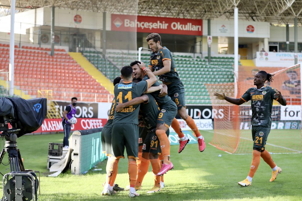 Aytemiz Alanyaspor liderliği bırakmadı