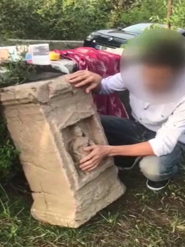 Çaldığı tarihi eseri çektiği video ile tanıtınca!