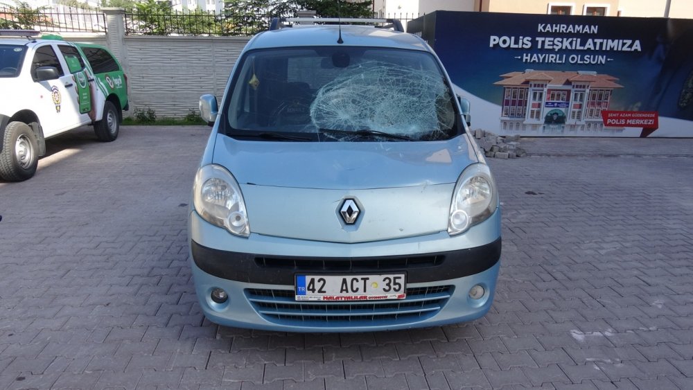 Evi terk eden eşini geri götürecekti kayın pederini öldürdü