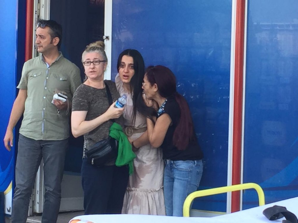 hamile eşinin gözü önünde, öldürüldü