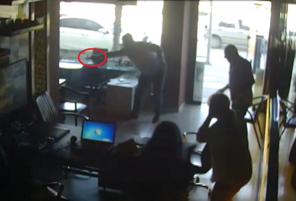 hamile eşinin gözü önünde, öldürüldü