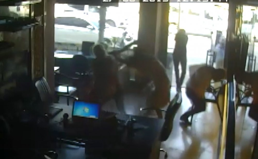 hamile eşinin gözü önünde, öldürüldü