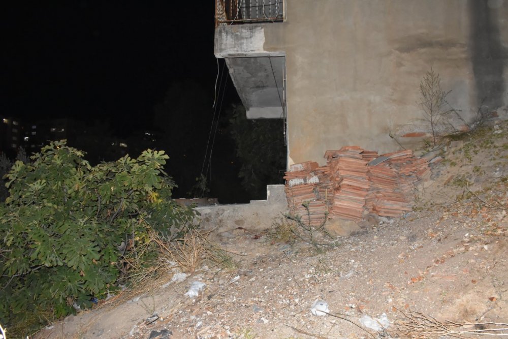 İzmir'de ikinci kattan düşen 2 yaşındaki çocuk hayatını kaybetti