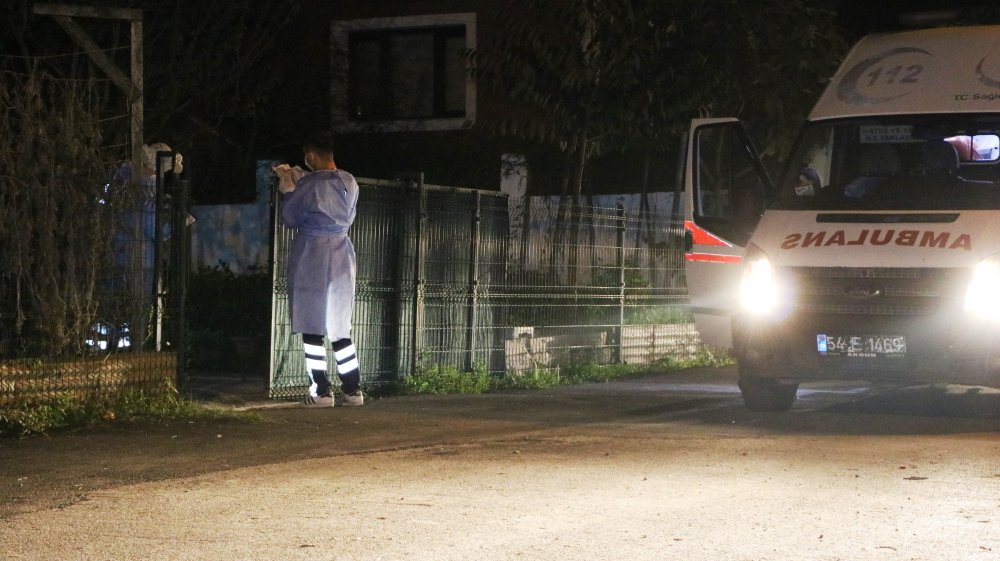 Korona belirtileri görülünce komşularına,