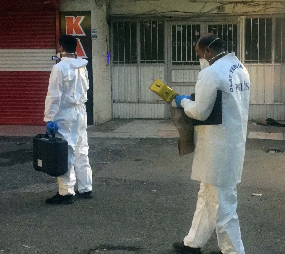 Yarı çıplak gencin balkondan düşme anı kamerada