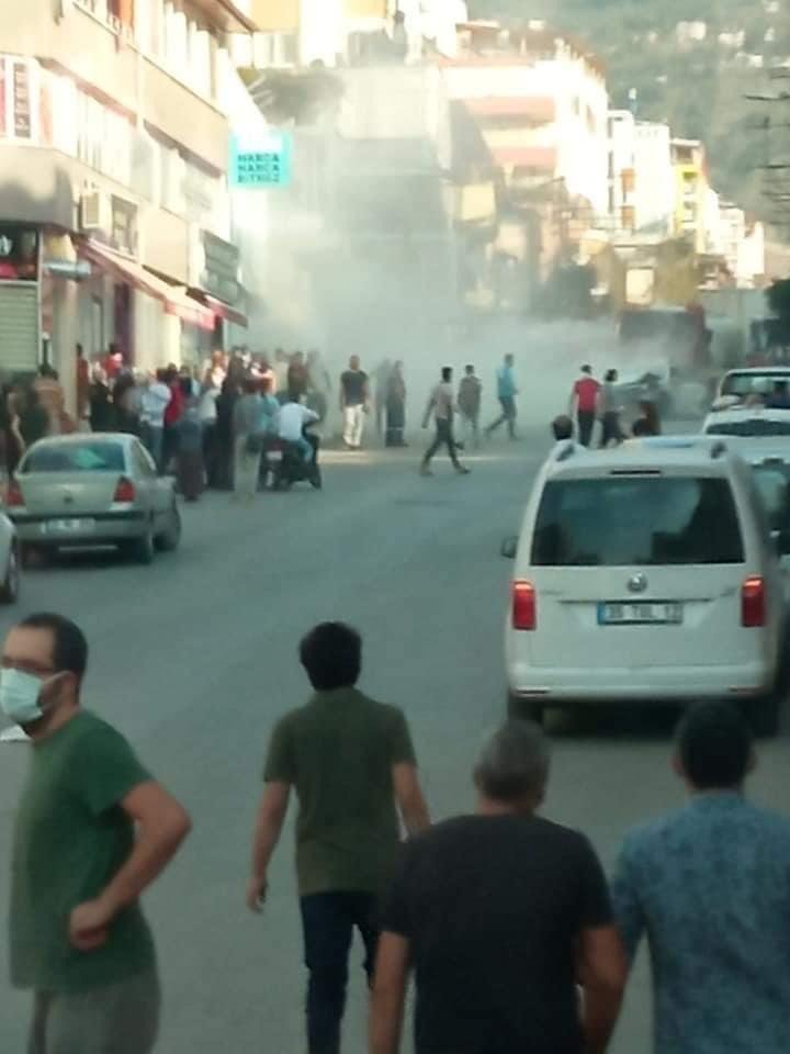 İskenderun'da bir orman yangını daha çıktı; alevler yerleşim yerlerine yaklaştı