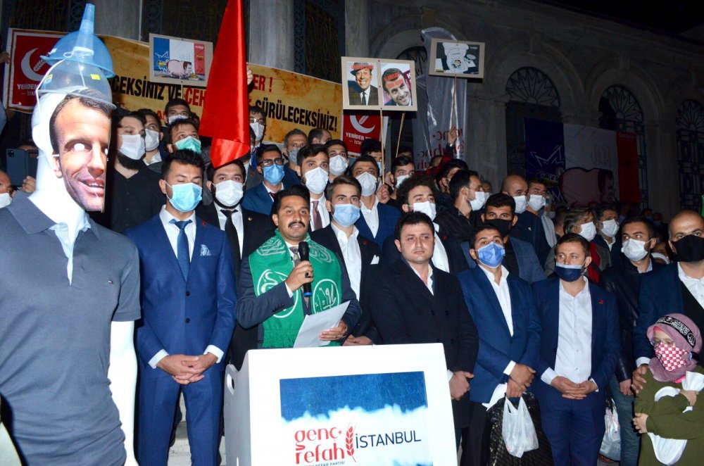 Sultan 2'inci Abdülhamid Türbesi önünde Macron'u protesto