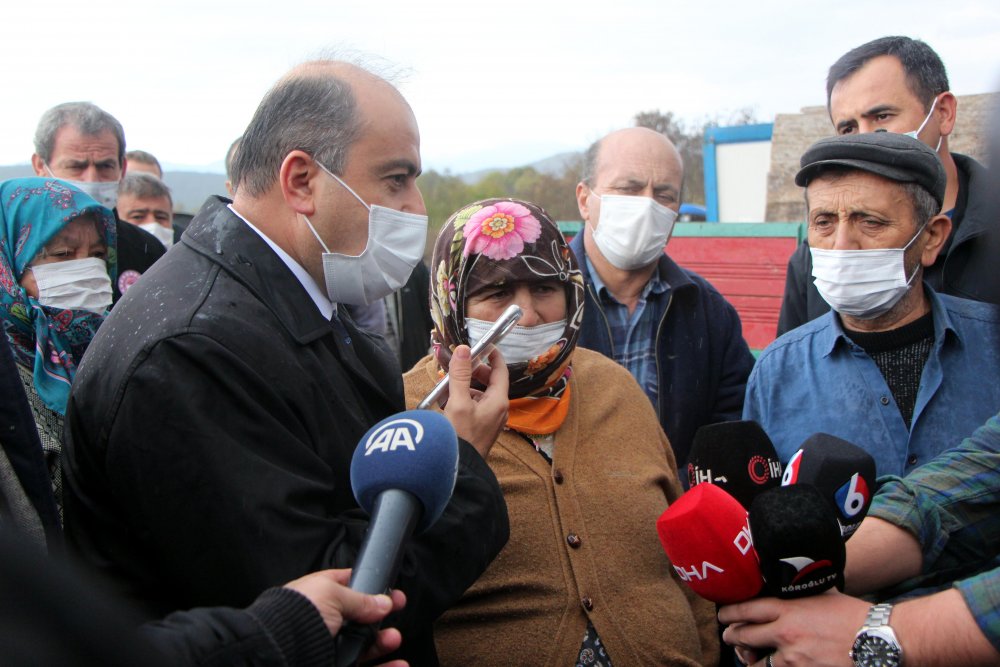 Hayvanları yangında telef olan köylülere hayvan verildi