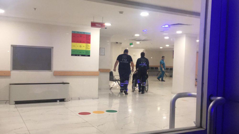 Alaplı'da çatı katı yangınında anne öldü, oğlu ile 3 itfaiye eri yaralandı