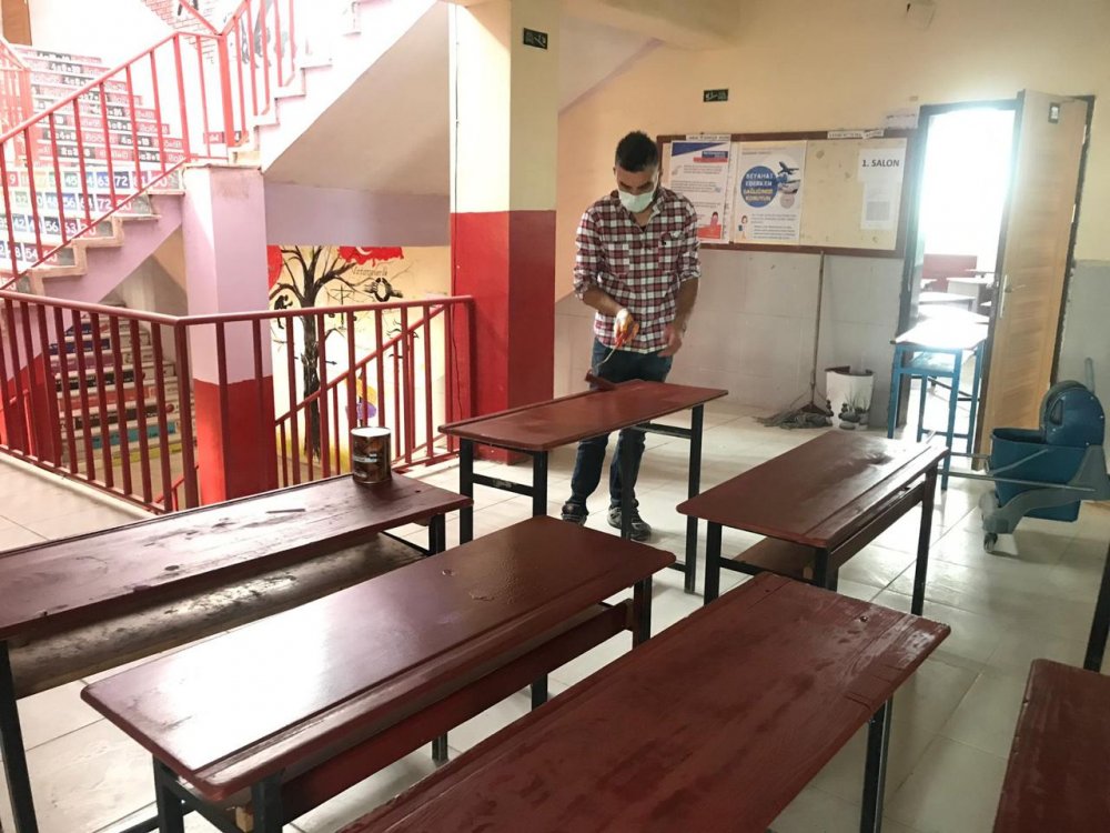 Fedakar öğretmenler, okulu eğitime hazır hale getirdi