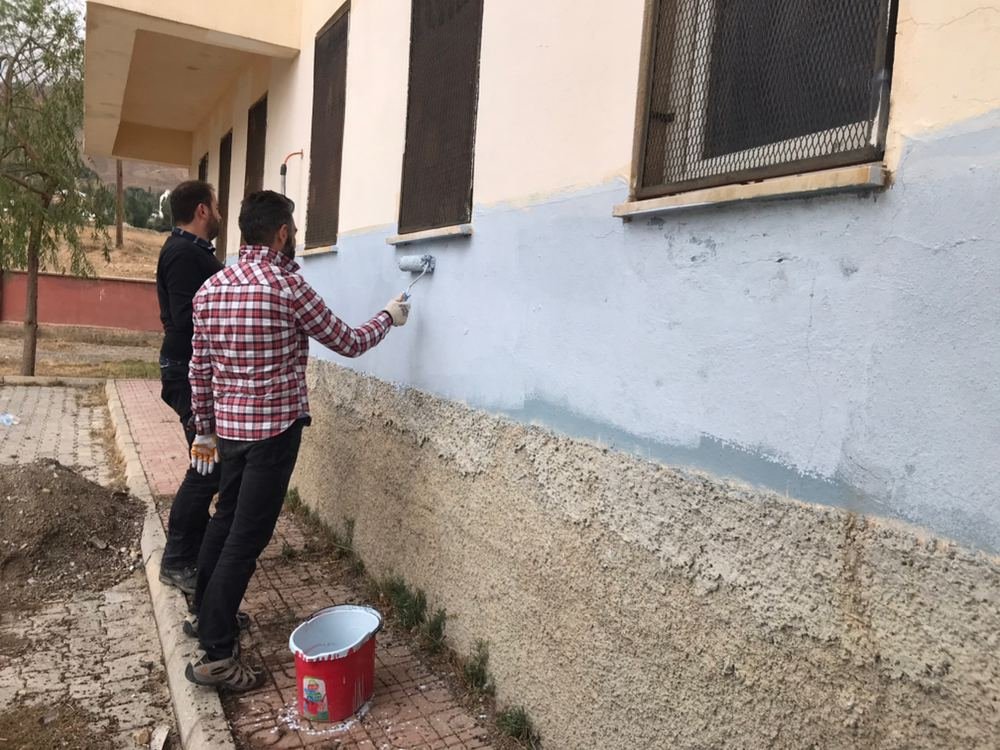 Fedakar öğretmenler, okulu eğitime hazır hale getirdi