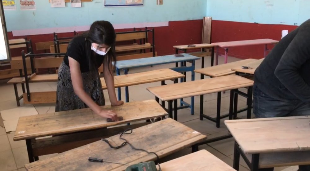 Fedakar öğretmenler, okulu eğitime hazır hale getirdi