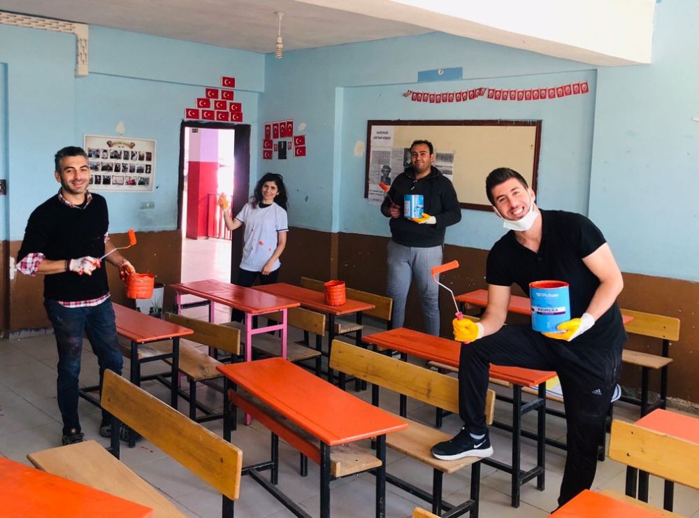 Fedakar öğretmenler, okulu eğitime hazır hale getirdi