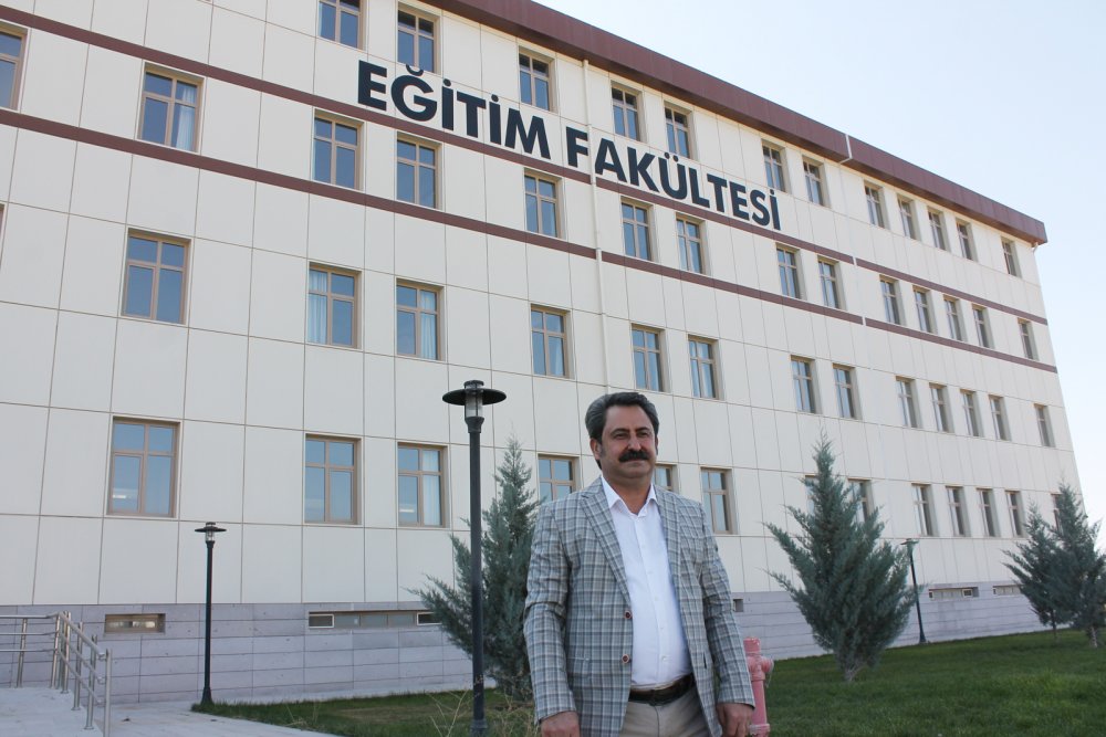 Fizikçi Profesör, köy köy dolaşıp yeni 'Aziz Sancar'lar arıyor 