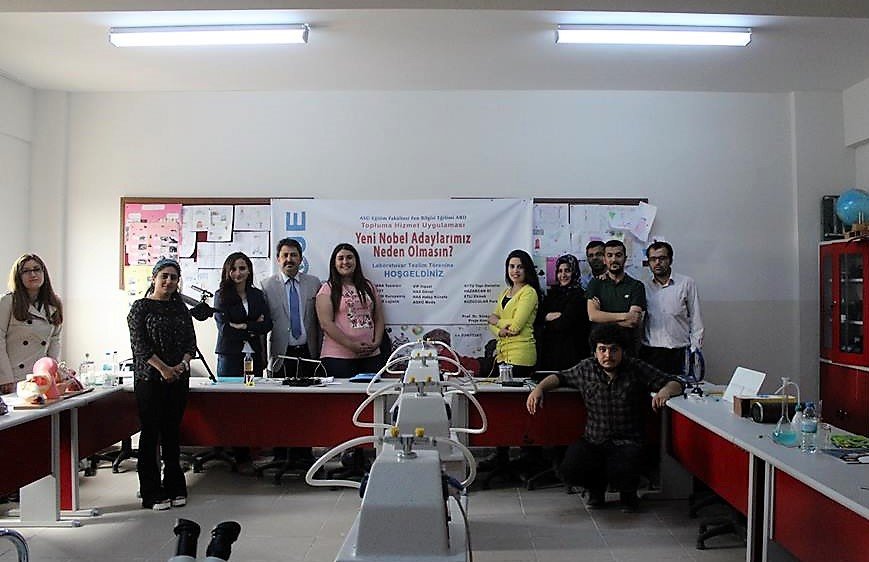 Fizikçi Profesör, köy köy dolaşıp yeni 'Aziz Sancar'lar arıyor 