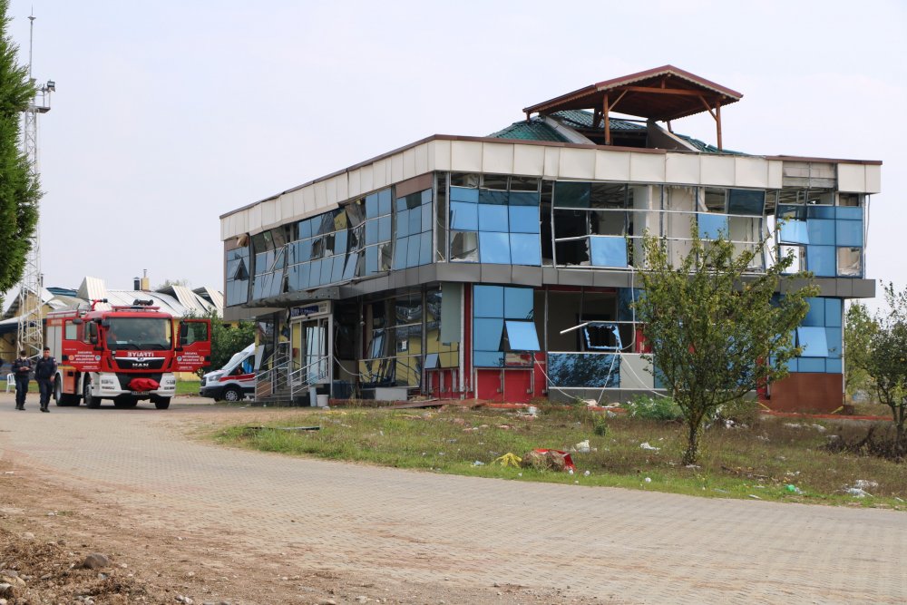Patlamanın yaşandığı fabrikadan geriye enkaz kaldı
