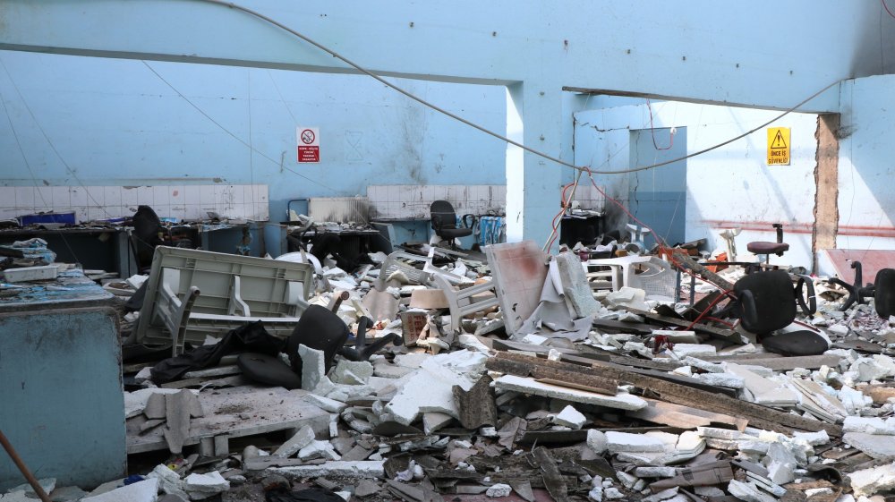 Patlamanın yaşandığı fabrikadan geriye enkaz kaldı