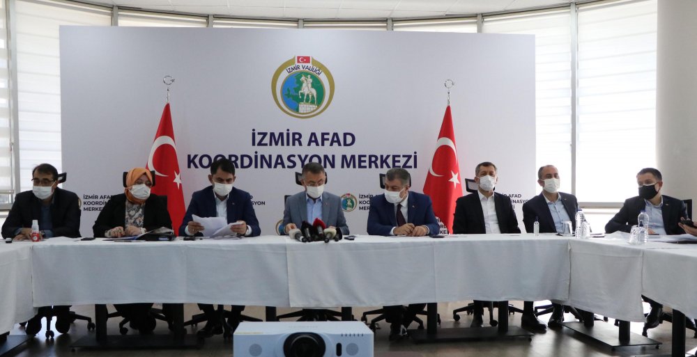 Bakan Koca: Depremin de tesiriyle İzmir'de şartlar, virüs için elverişli hale geldi