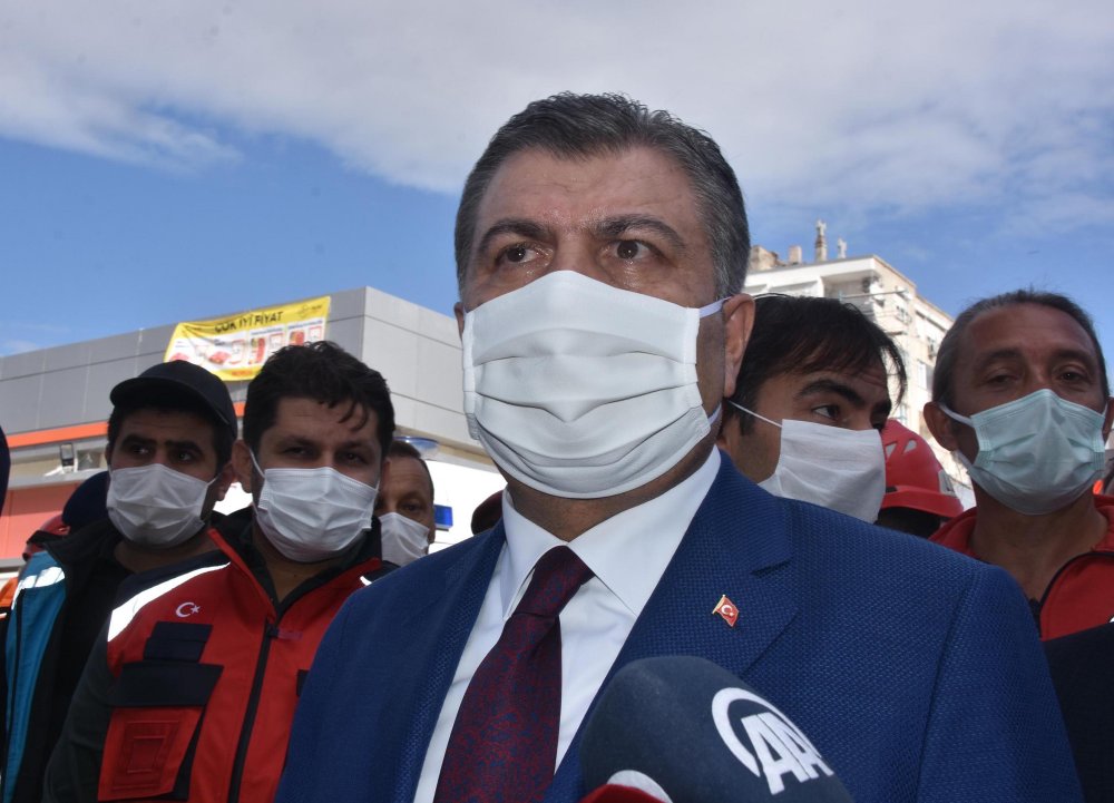 Bakan Koca: Depremin de tesiriyle İzmir'de şartlar, virüs için elverişli hale geldi
