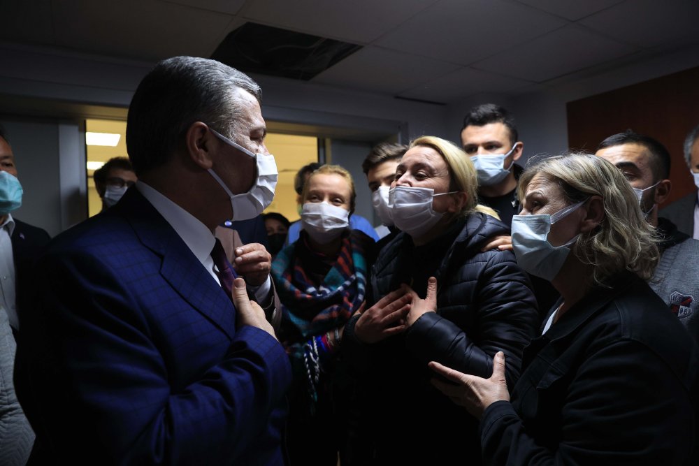 Bakan Koca, İnci Okan’ı ziyaret etti