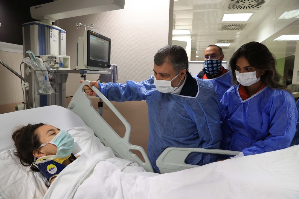 Bakan Koca, İnci Okan’ı ziyaret etti