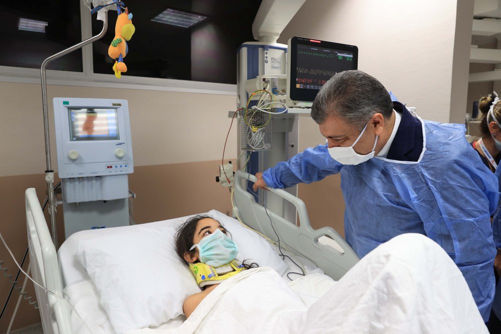 Bakan Koca, İnci Okan’ı ziyaret etti