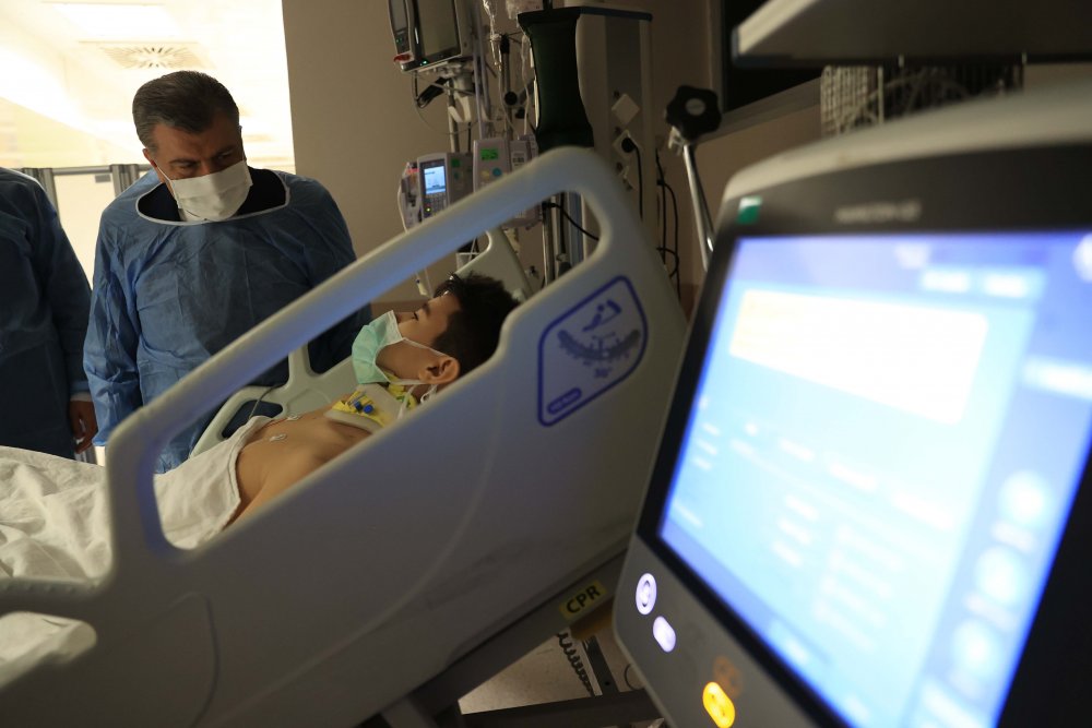 Bakan Koca, İnci Okan’ı ziyaret etti